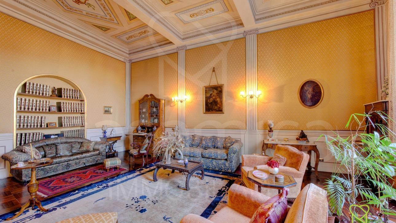 Prestigioso appartamento in palazzo del '400 - Lucca