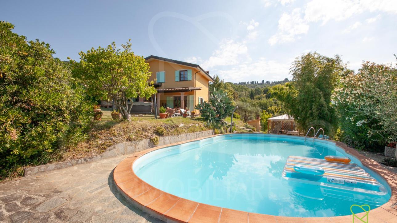 Prestigious property with swimming pool on Lucca's hills - Lucca