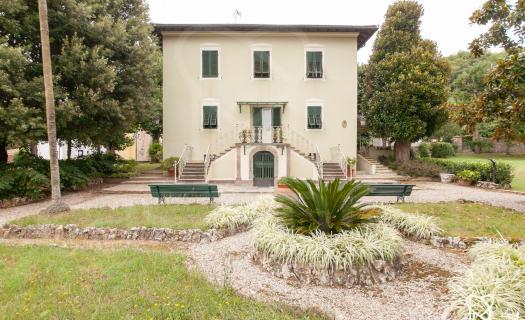 4852, Prestigiosa Villa con dependance