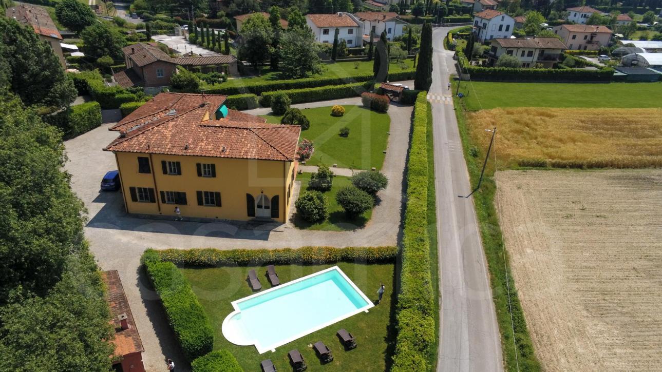 Prestigiosa villa in zona esclusiva - Lucca