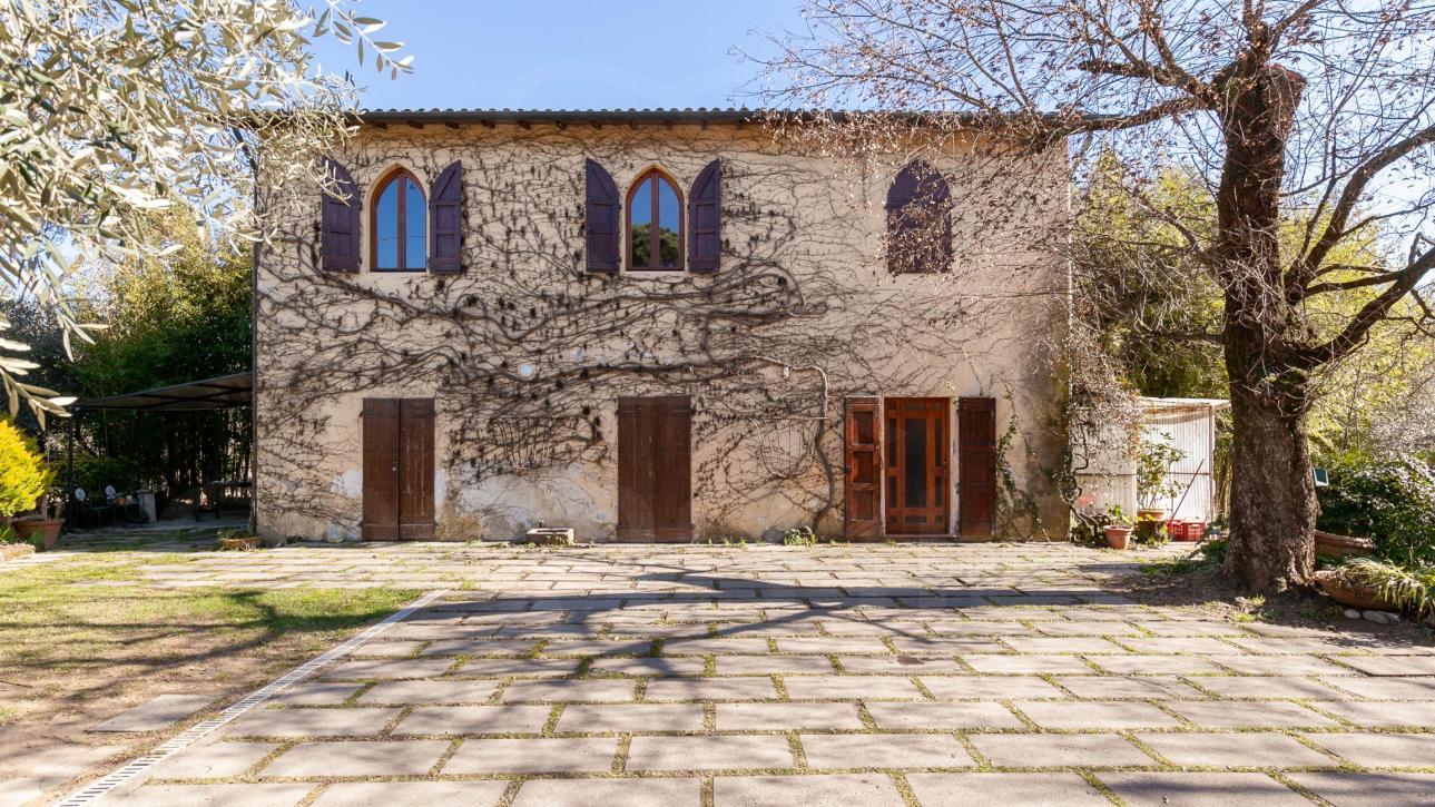 Una villa con cascina - Lucca
