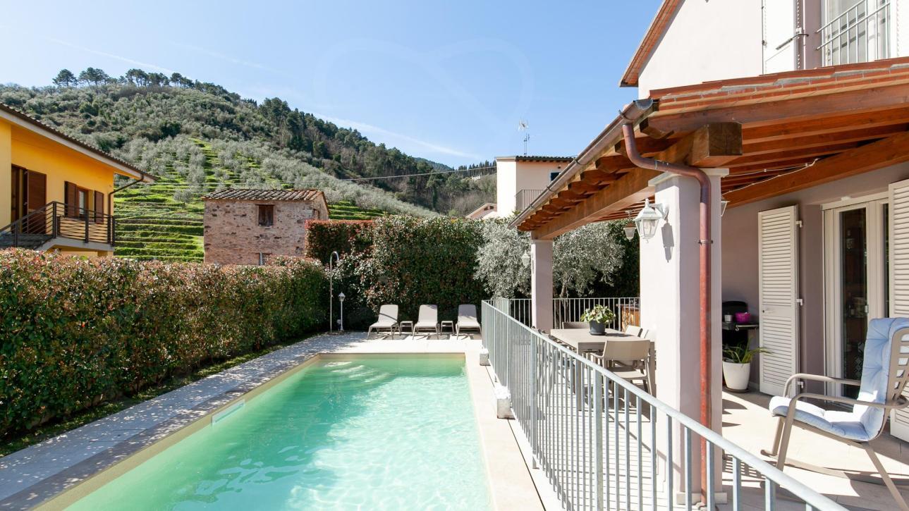 A Lucca, una Villa moderna con piscina