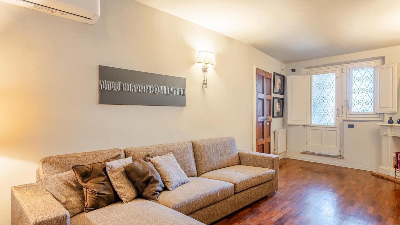 Appartamento  con vista e piccolo terrazzo - 