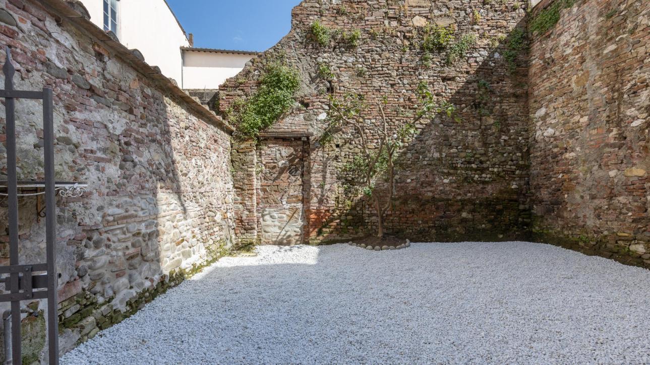 Apartment with private garden. - Lucca