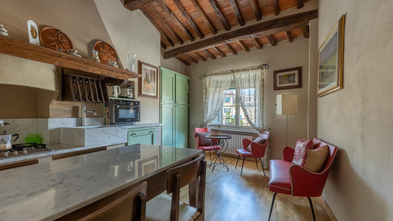 Apartment on the most characteristic square of Lucca.