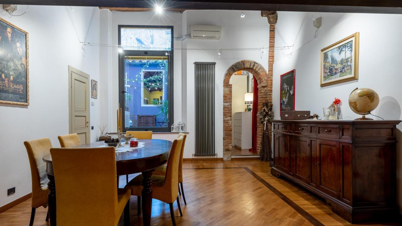 Charming apartment in the heart of the city center.