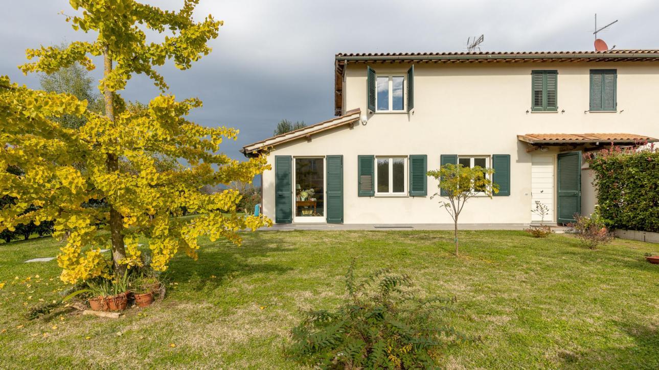 Elegante Villa Bifamiliare