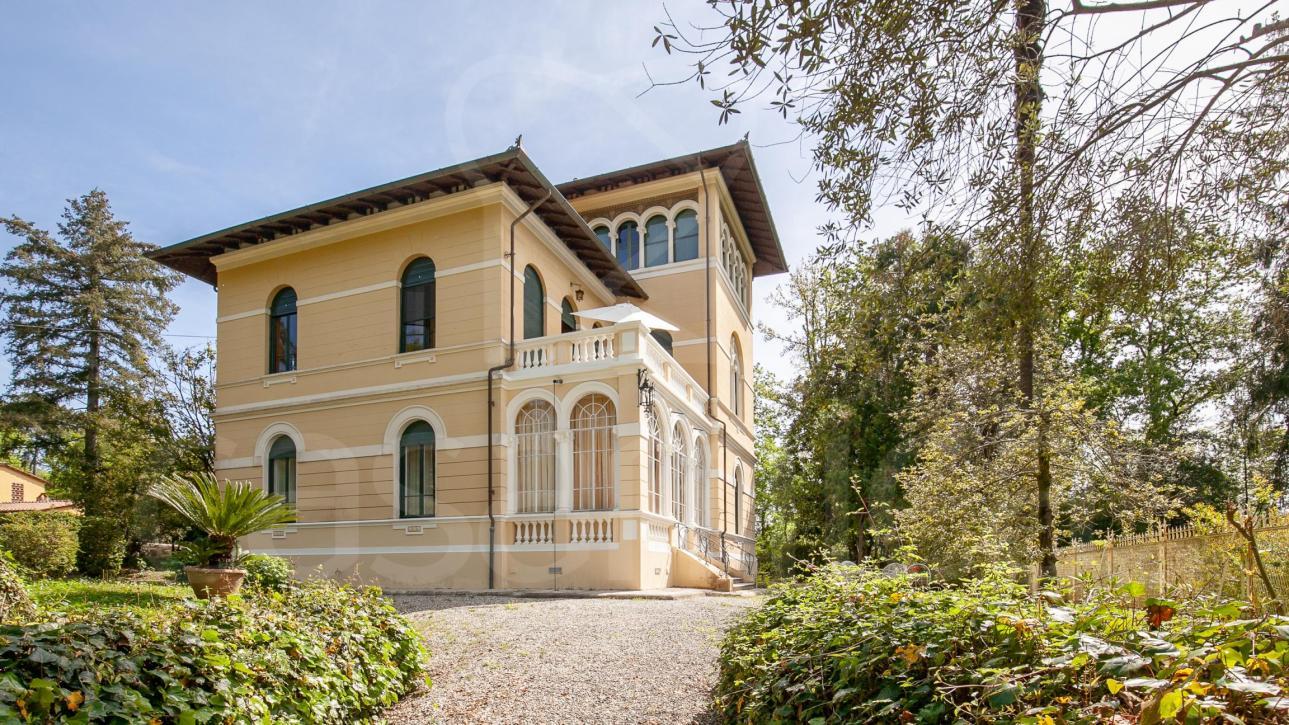 Early 19th-Century Luxury Villa with chapel  - Lucca
