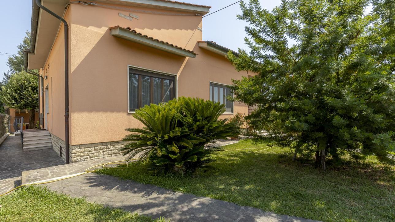 villa singola zona est 